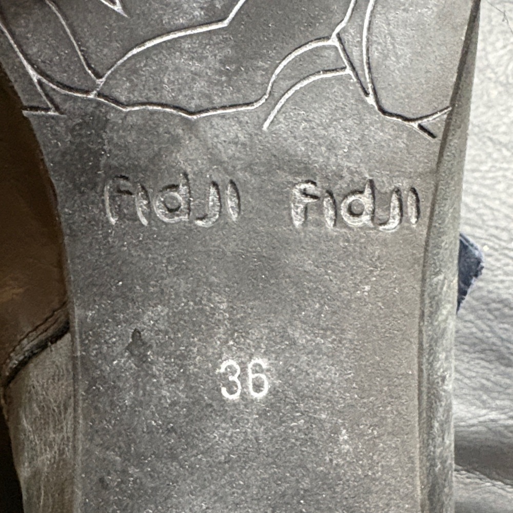 Elegant Gray Ankle Booties - Picture 5 of 6